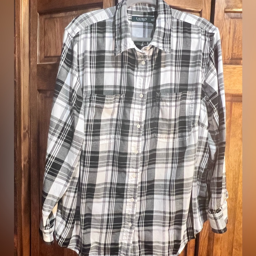 Size 3X Lauren black and white shirt.